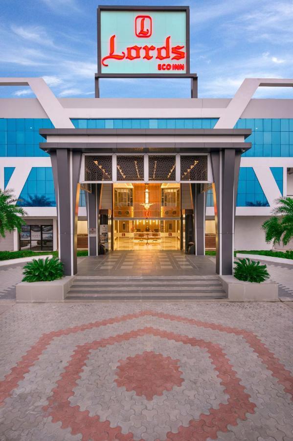 Lords Eco Inn Morbi Bagian luar foto